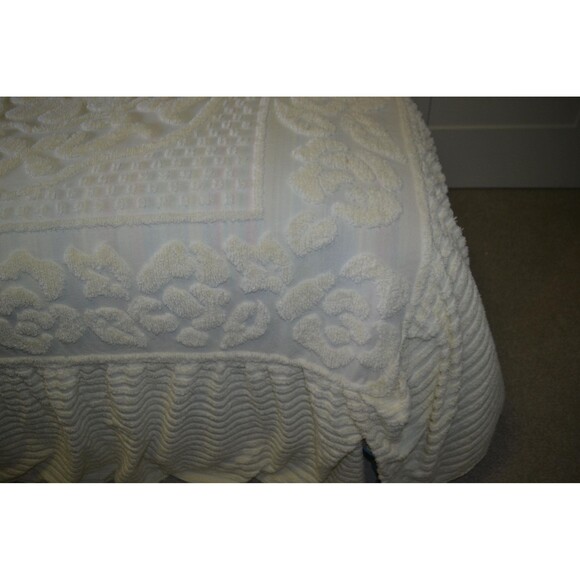SALE Vintage Chenille Flower Power Mellow Yellow Bedspread - Picture 6 of 9